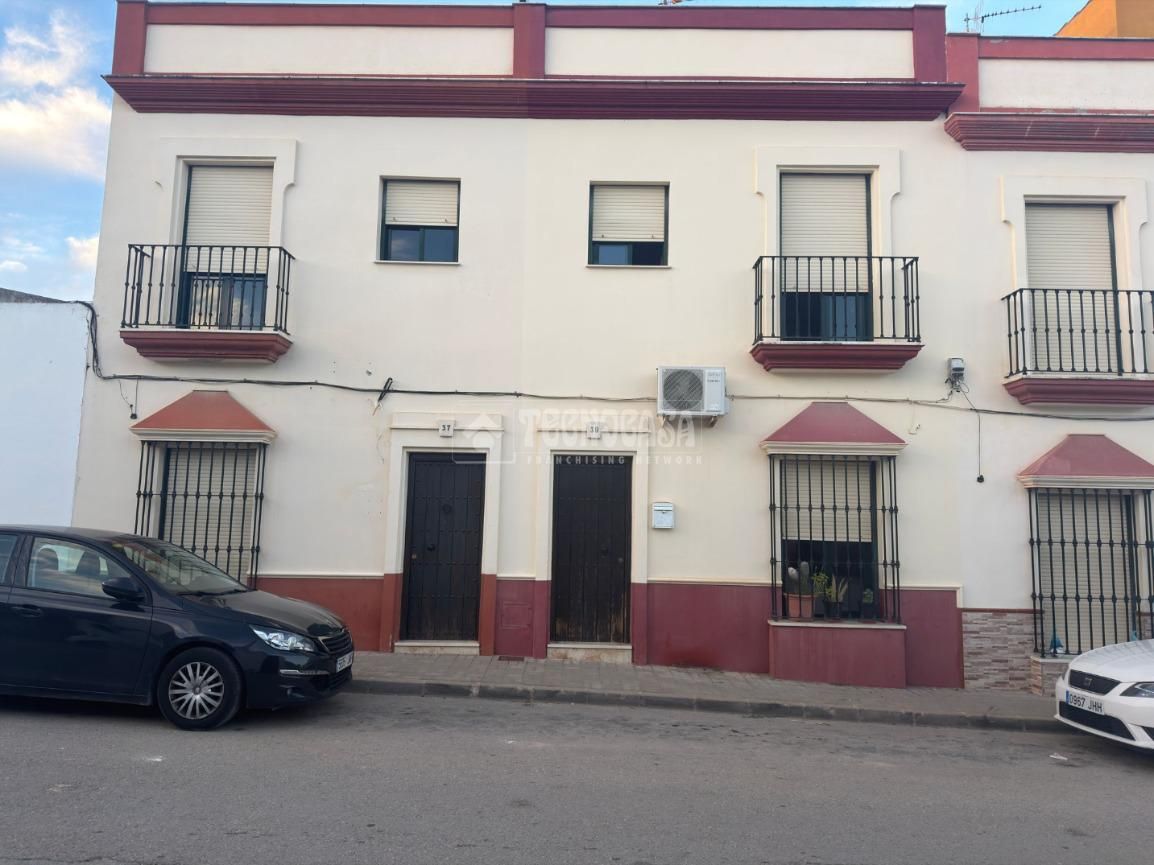 Vista exterior de Casa o xalet en venda en La Lantejuela  amb Aire condicionat i Calefacció