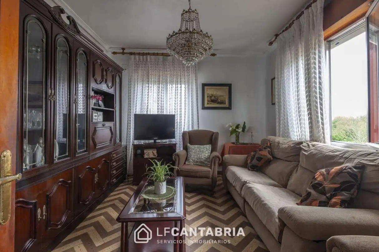 Sala de estar de Casa o chalet en venta en Camargo con Calefacción y Trastero