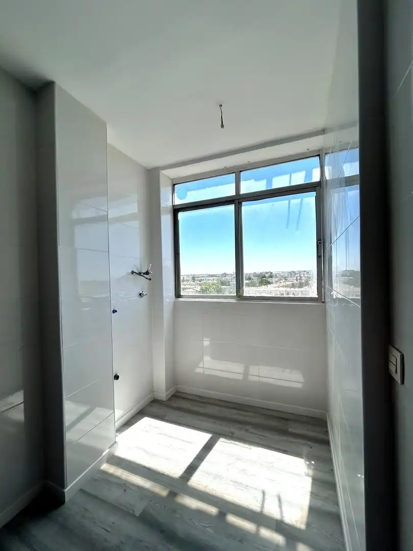 Bathroom of Flat for sale in Sevilla  with Air Conditioner