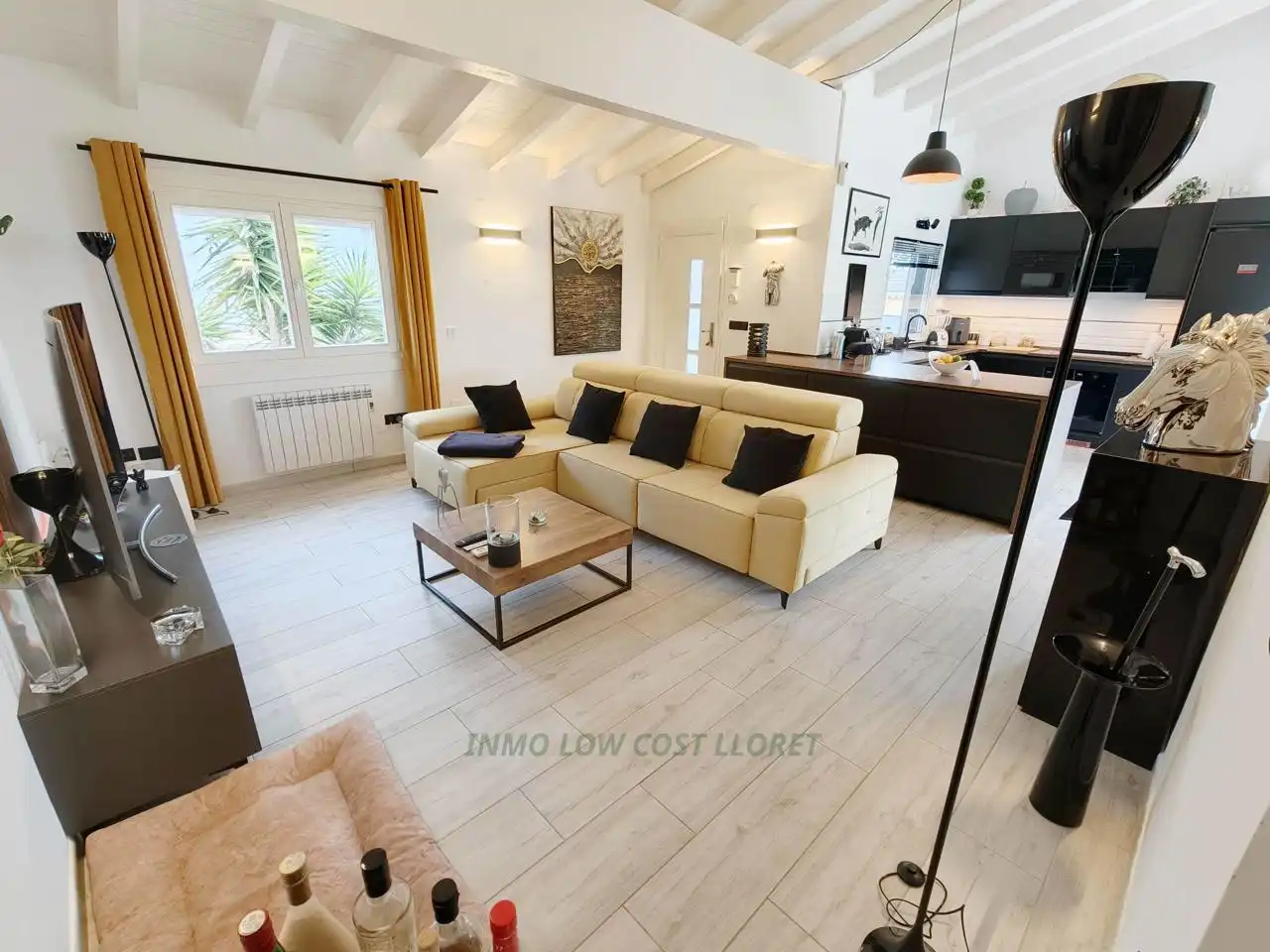 Sala d'estar de Casa o xalet en venda en Vidreres amb Aire condicionat, Jardí privat i Terrassa