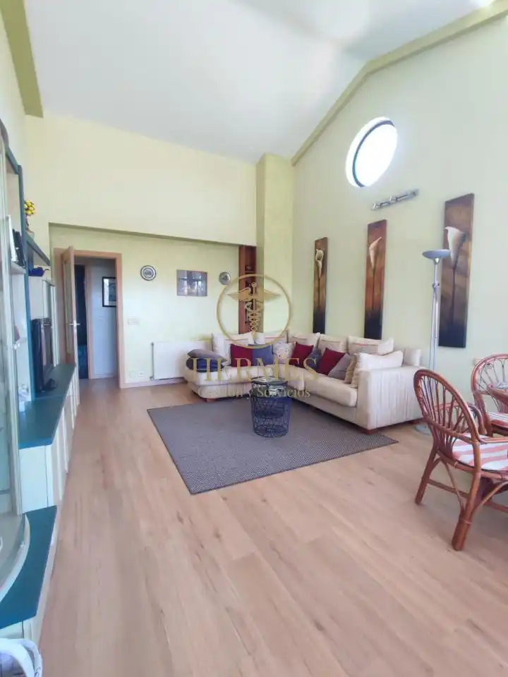 Sala d'estar de Casa o xalet en venda en Nigrán amb Calefacció, Jardí privat i Terrassa