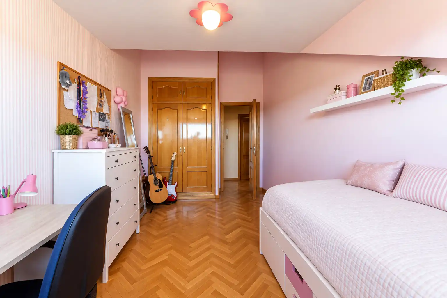 Schlafzimmer von Maisonette zum Verkauf in Torrelodones mit Klimaanlage, Heizung und Parkett