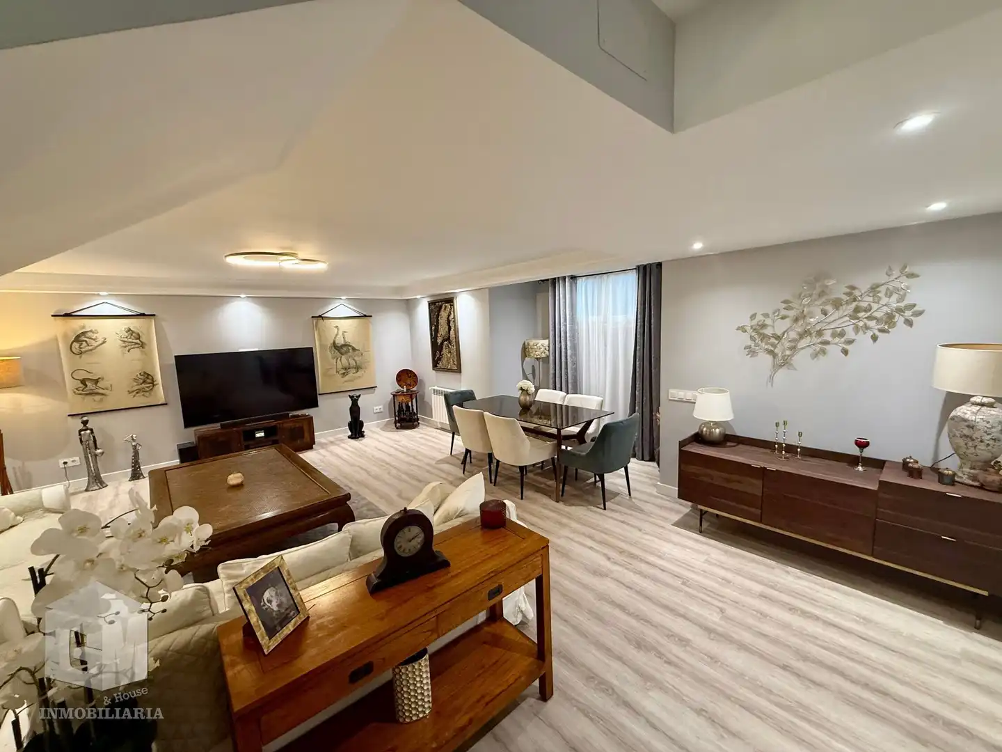 Wohnzimmer von Einfamilien-Reihenhaus zum Verkauf in Arroyomolinos (Madrid) mit Klimaanlage, Heizung und Privatgarten