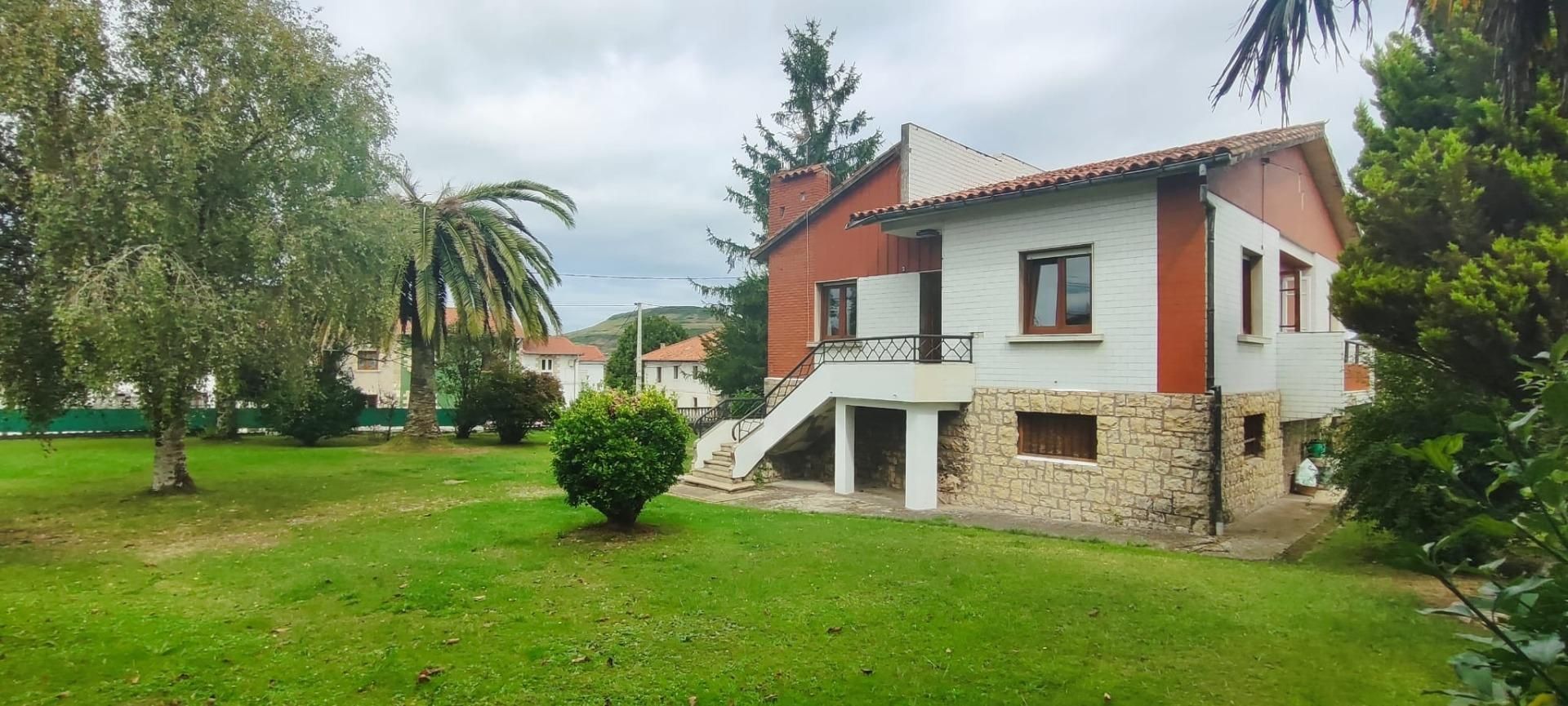 Exterior view of House or chalet for sale in Polanco  with Heating, Private garden and Storage room