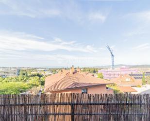 Exterior view of Flat for sale in Sant Cugat del Vallès  with Air Conditioner, Terrace and Balcony