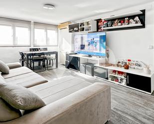 Sala d'estar de Apartament en venda en  Madrid Capital amb Aire condicionat, Calefacció i Moblat
