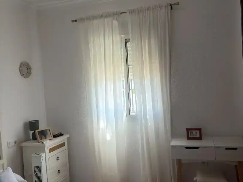 Schlafzimmer von Wohnung zur Miete in Isla Cristina mit Klimaanlage, Schwimmbad und Balkon