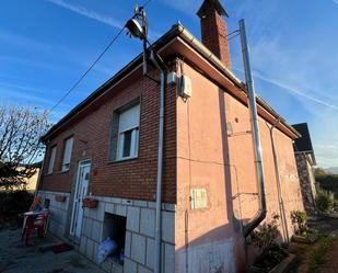 Vista exterior de Casa o xalet en venda en Ponferrada amb Calefacció i Jardí privat