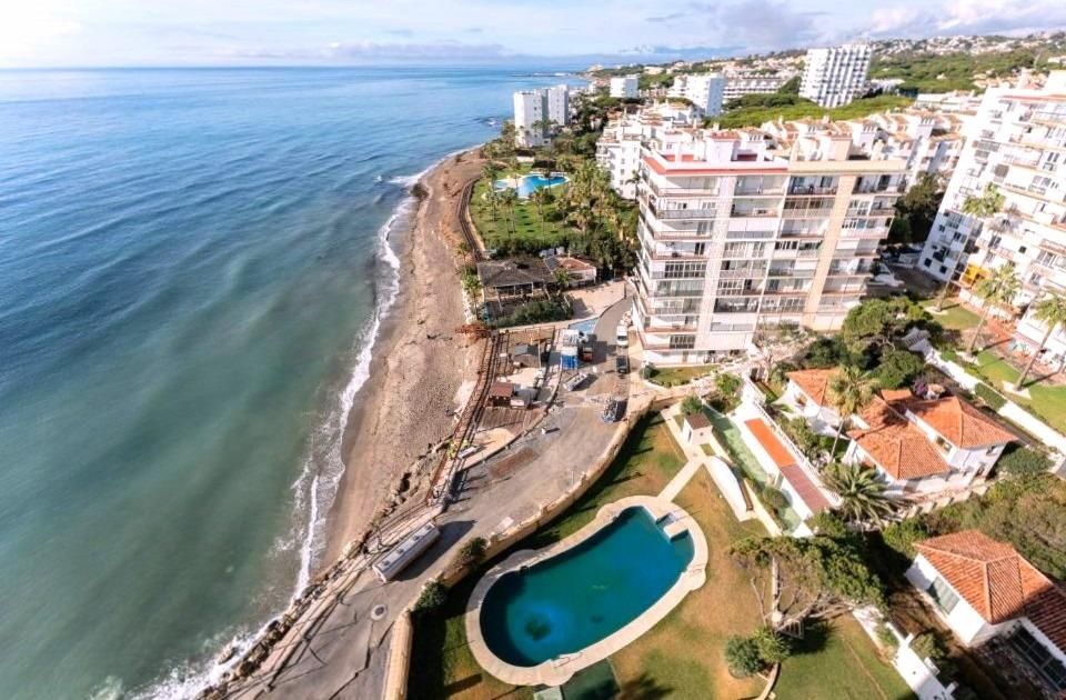 Vista exterior de Apartament en venda en Mijas amb Terrassa i Piscina comunitària