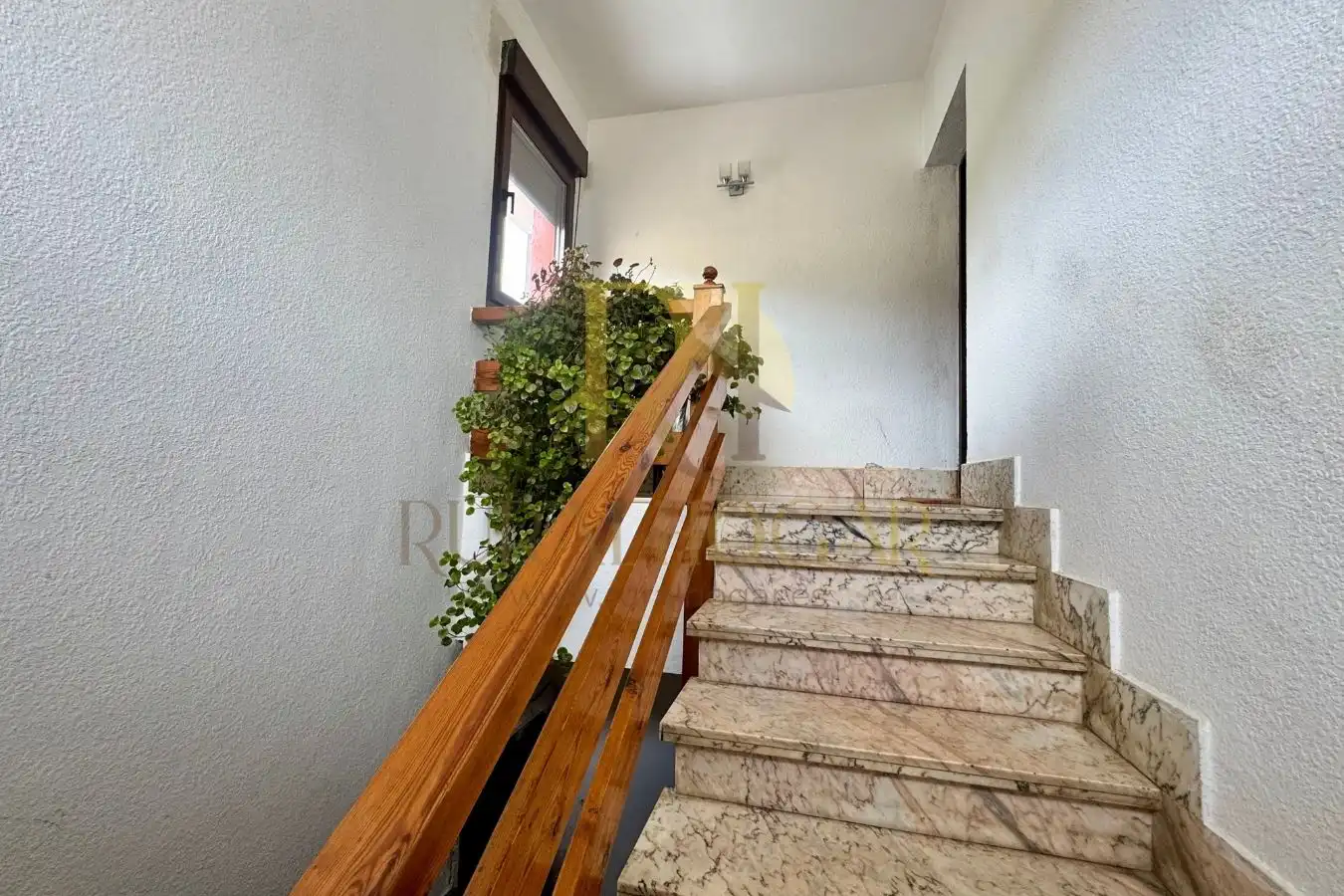 Commercial properties for sale in Villamanín  with Heating, Terrace and Furnished