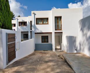 Exterior view of Single-family semi-detached for sale in Santa Eulària des Riu  with Air Conditioner and Balcony