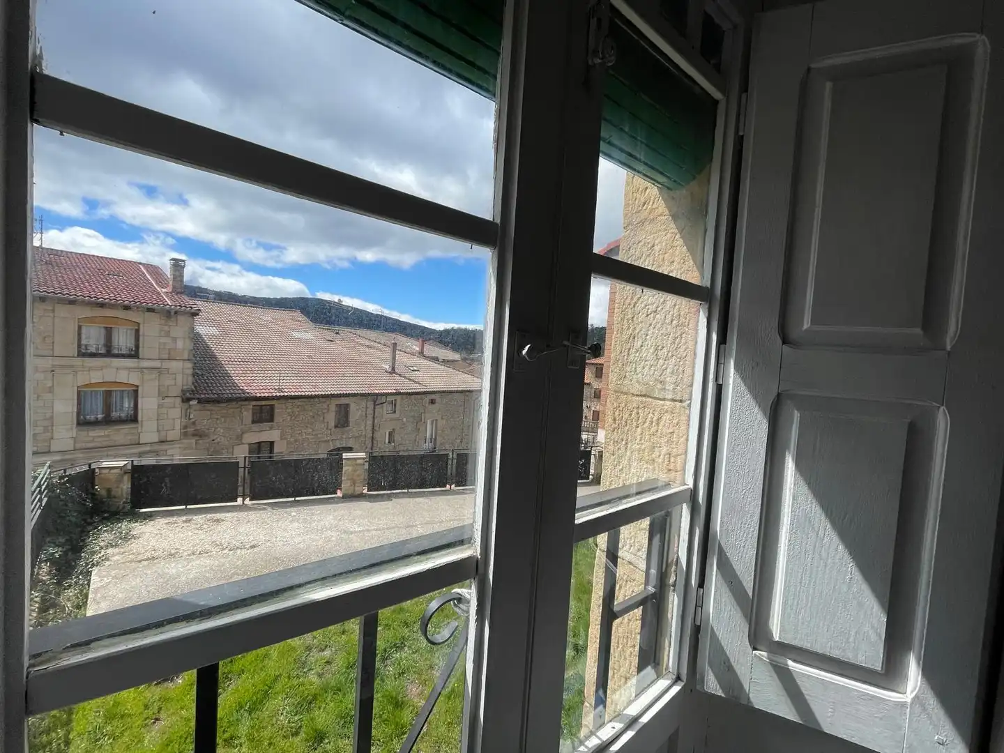 Vista exterior de Finca rústica en venda en Regumiel de la Sierra amb Jardí privat, Parquet i Traster