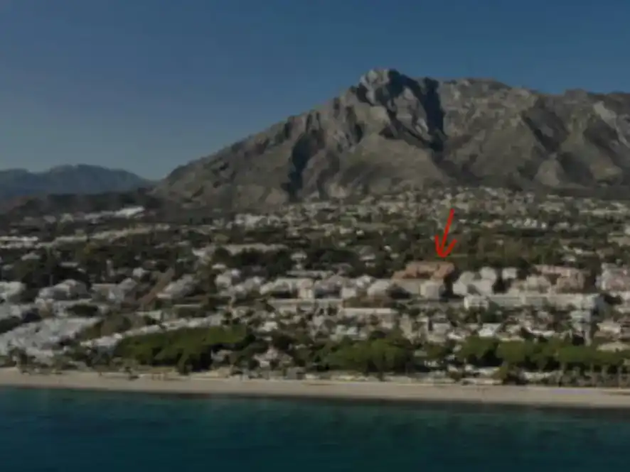 Vista exterior de Apartament en venda en Marbella amb Aire condicionat i Piscina