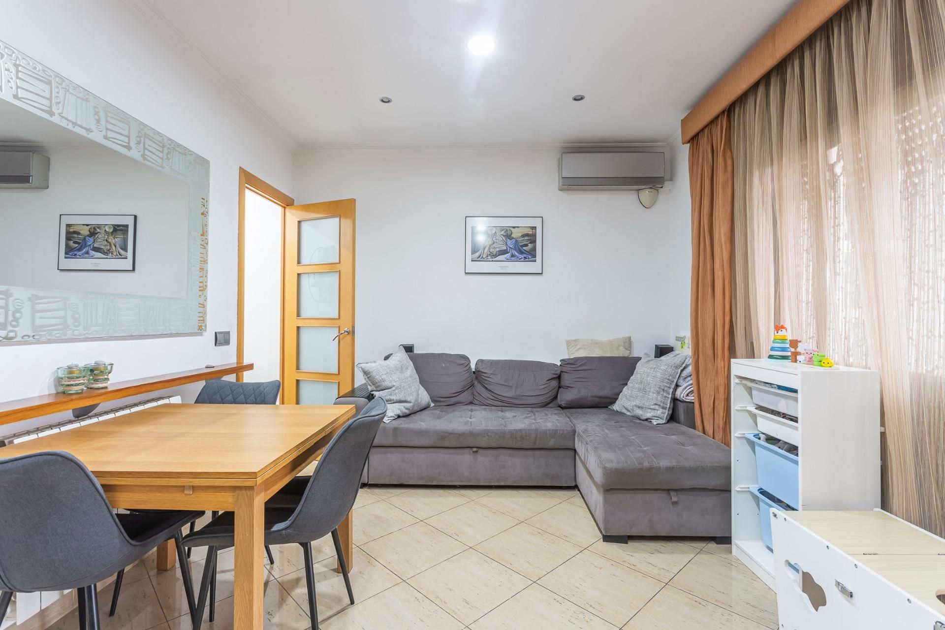Living room of Flat for sale in Sabadell  with Air Conditioner, Heating and Terrace