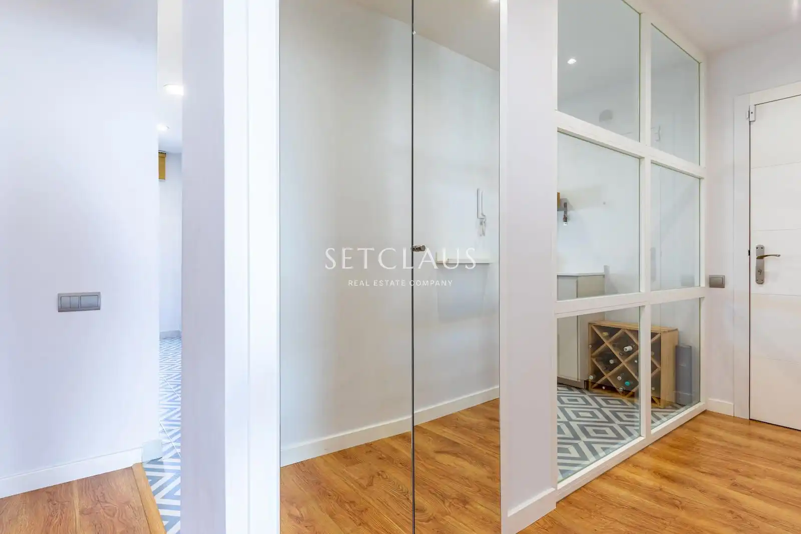 Attic for rent in Tiana  with Air Conditioner, Heating and Parquet flooring