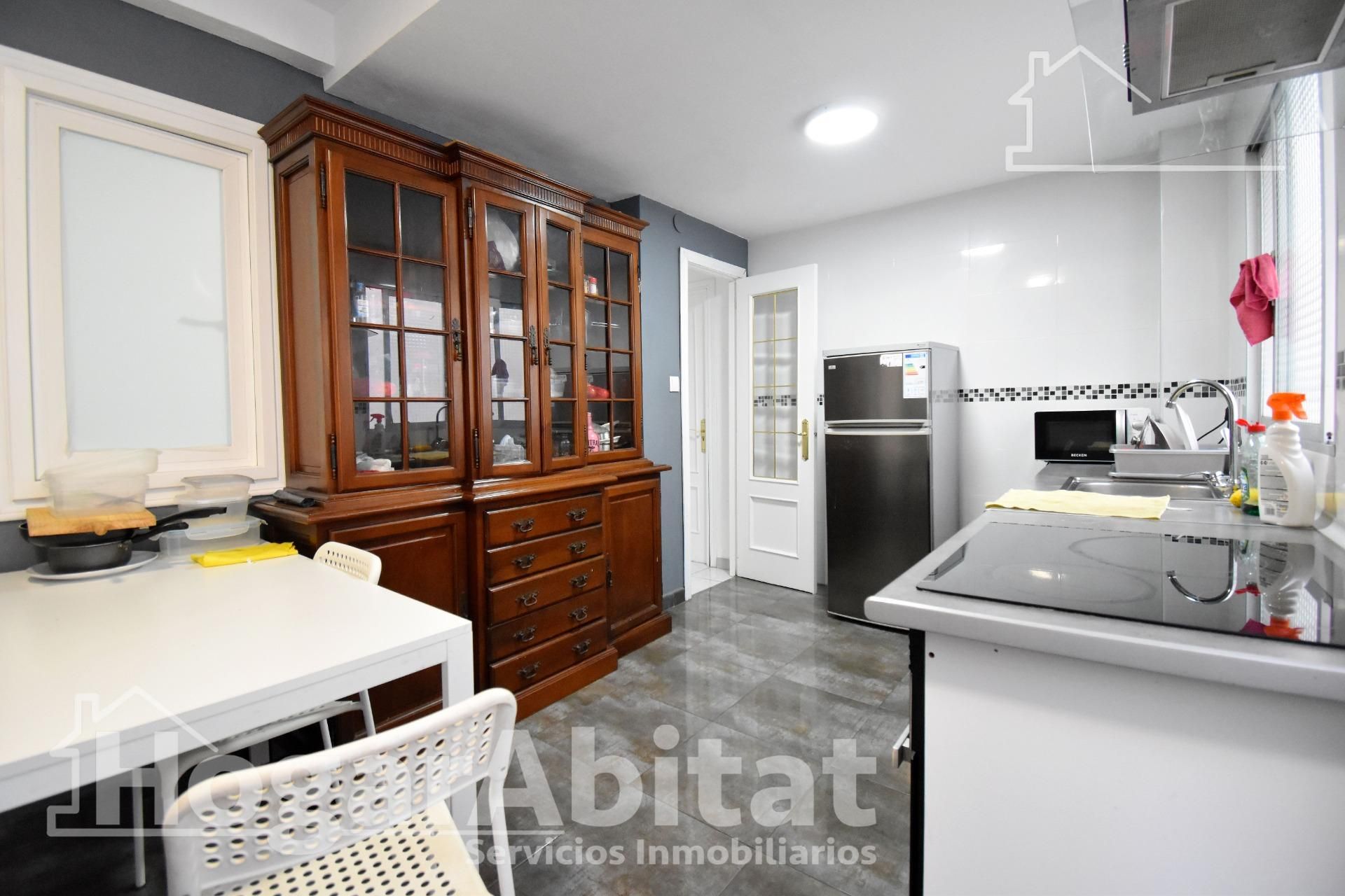 Küche von Wohnung zum Verkauf in Gandia mit Klimaanlage, Terrasse und Balkon