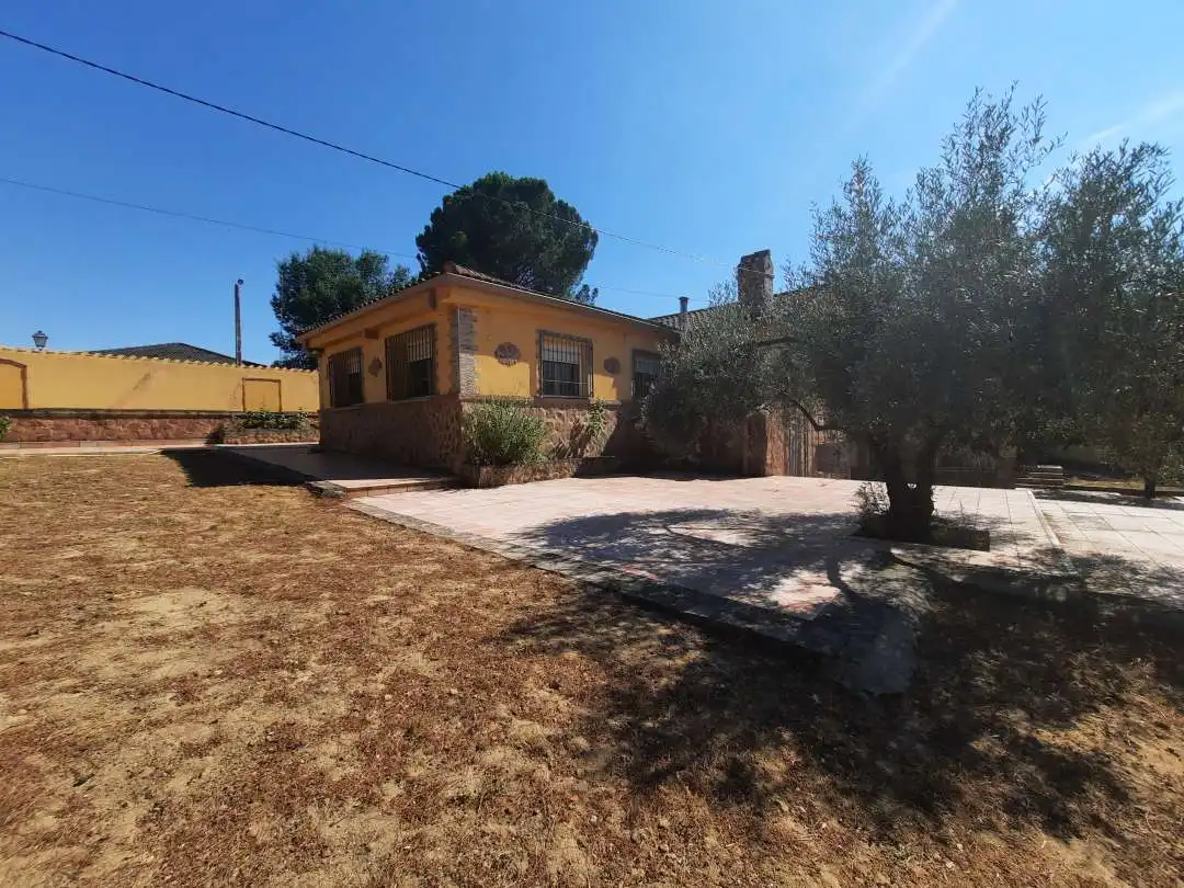 Vista exterior de Casa o chalet en venta en Escalona con Calefacción, Jardín privado y Terraza