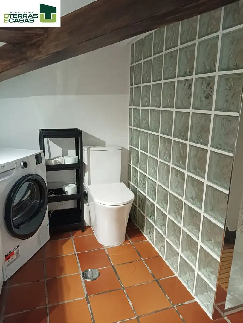 Baño de Ático para compartir en Pontevedra Capital  con Calefacción, Terraza y Amueblado
