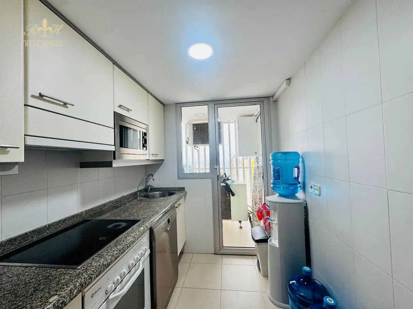 Küche von Wohnung zur Miete in Benidorm mit Klimaanlage, Heizung und Schwimmbad