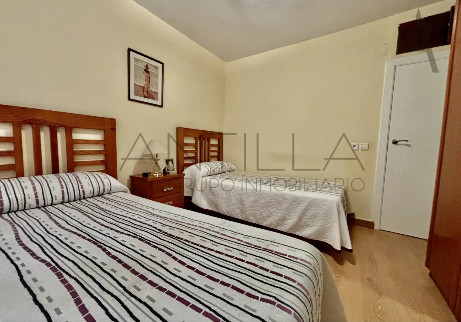 Bedroom of Flat for sale in Madrid  with Heating, Furnished and Alarm