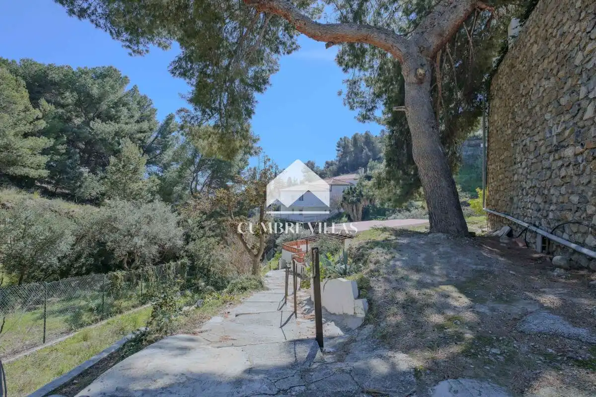 Vista exterior de Casa o xalet en venda en Almuñécar amb Calefacció, Jardí privat i Terrassa