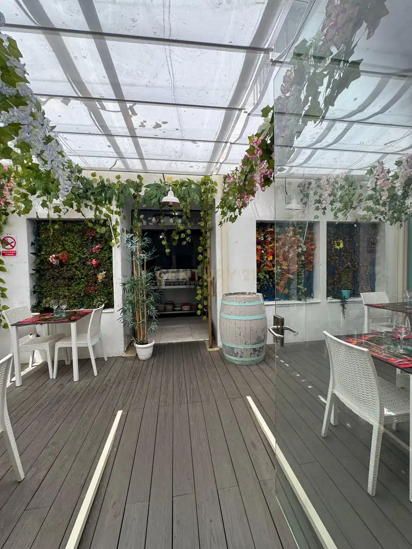 Terraza de Local en traspaso en Fuengirola con Aire acondicionado