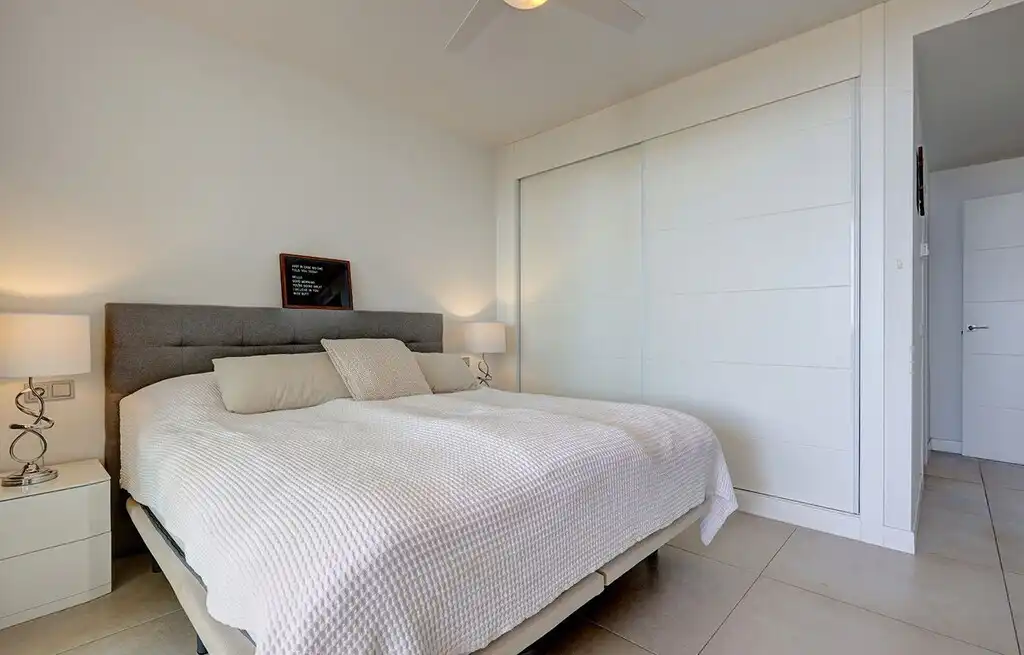 Habitación de Apartamento en venta en Benalmádena con Aire acondicionado, Calefacción y Jardín privado