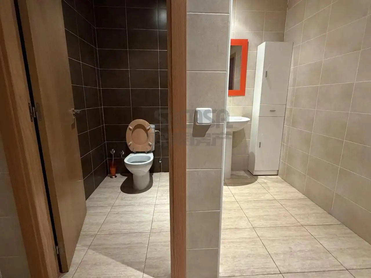 Badezimmer von Fabrikhallen zur Miete in Illescas