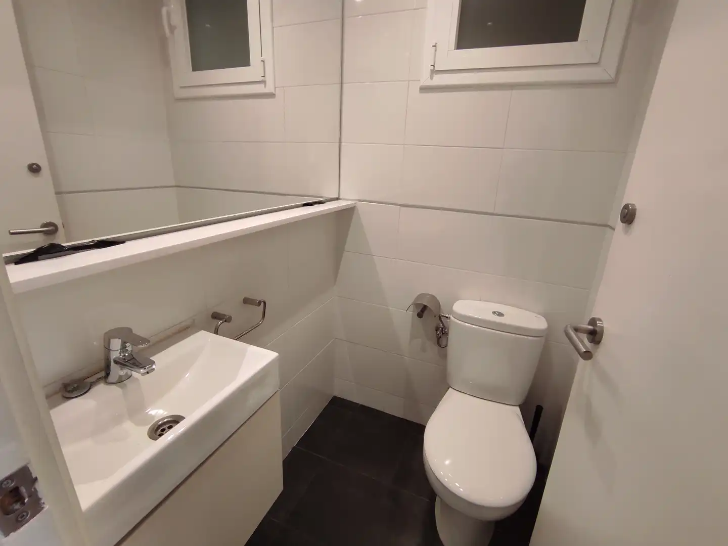 Badezimmer von Büro zur Miete in Barcelona mit Klimaanlage, Heizung und Balkon