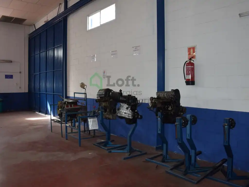 Aparcament de Nau industrial en venda en Badajoz