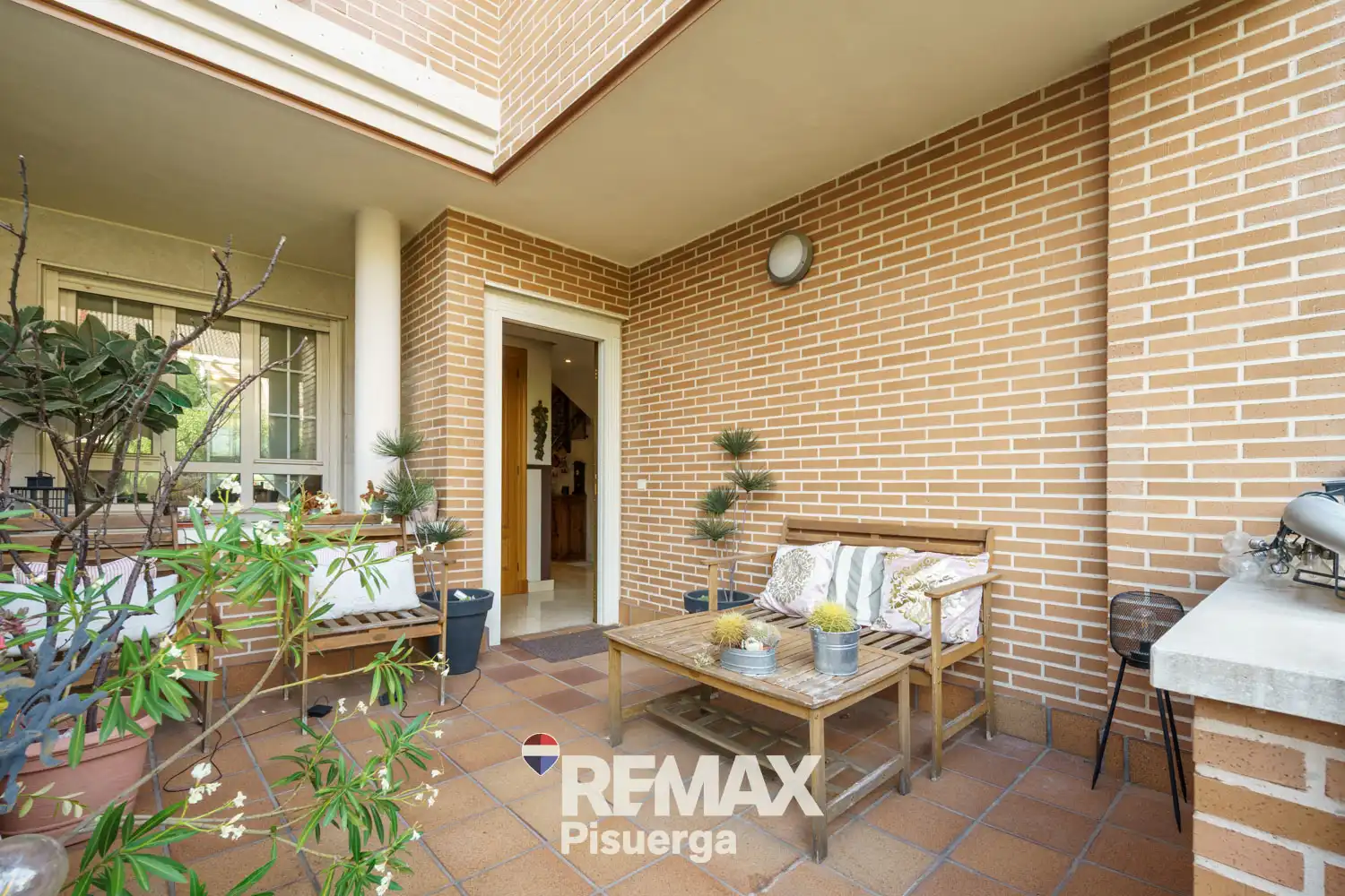 Vista exterior de Casa o xalet en venda en Valladolid amb Aire condicionat, Calefacció i Jardí privat