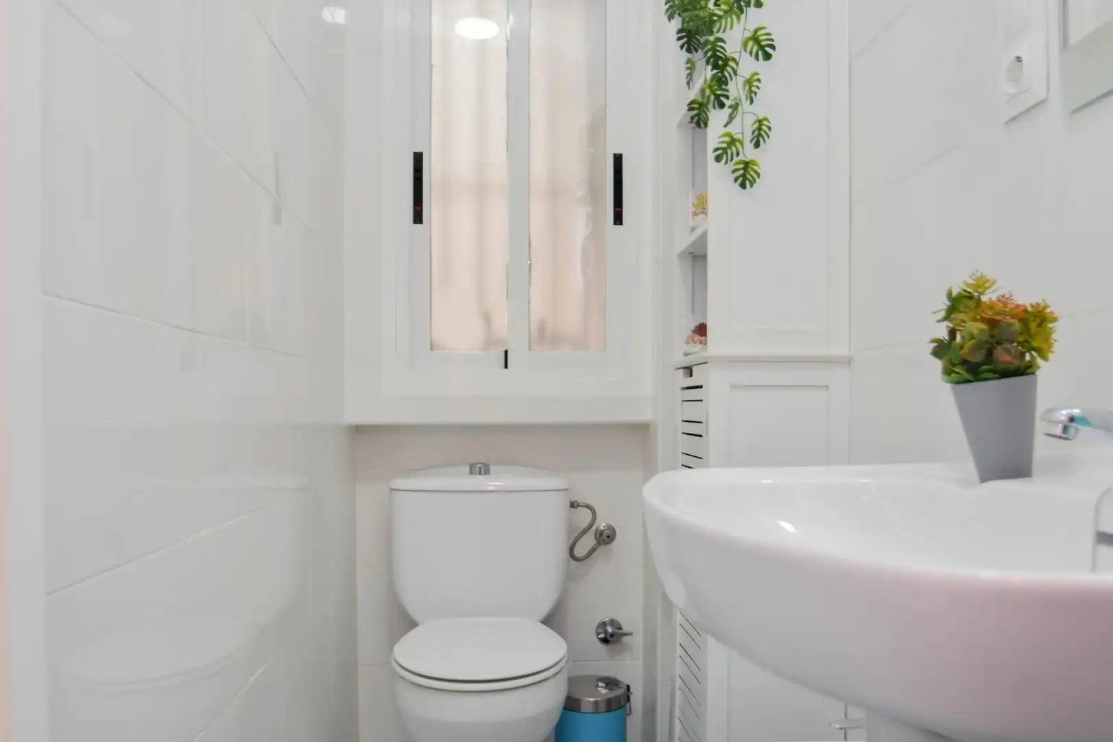 Bathroom of Flat for sale in Granada  with Balcony