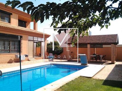 Vista exterior de Casa o xalet en venda en Chinchilla de Monte-Aragón amb Calefacció, Jardí privat i Terrassa
