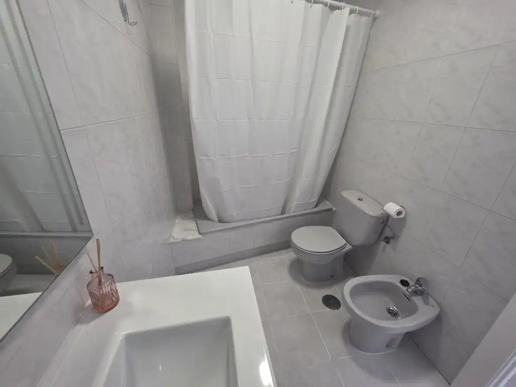 Bathroom of Flat for sale in Ribeira  with Parquet flooring, Oven and Washing machine