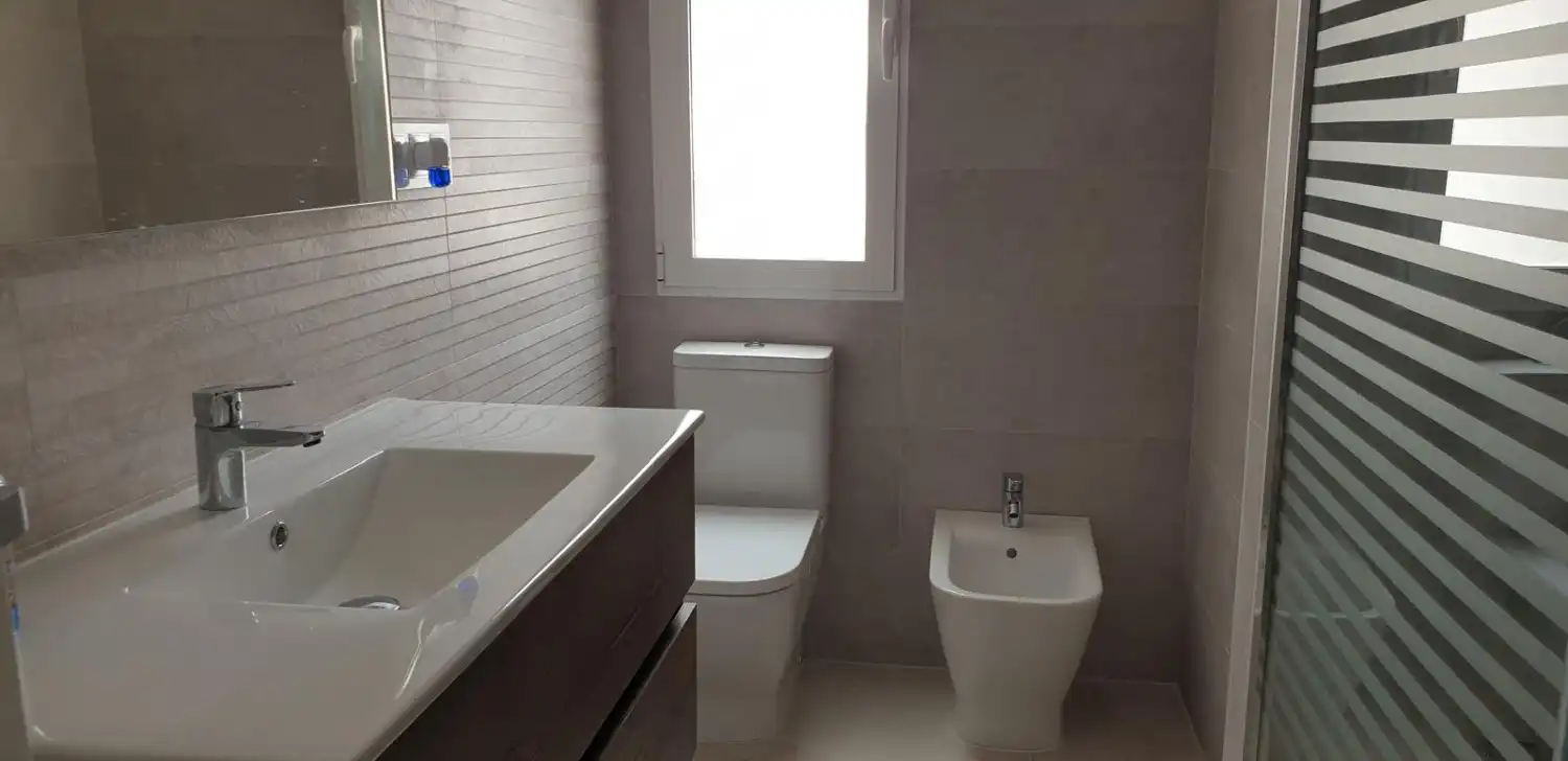 Baño de Casa o chalet de alquiler en Cartagena con Aire acondicionado, Calefacción y Jardín privado