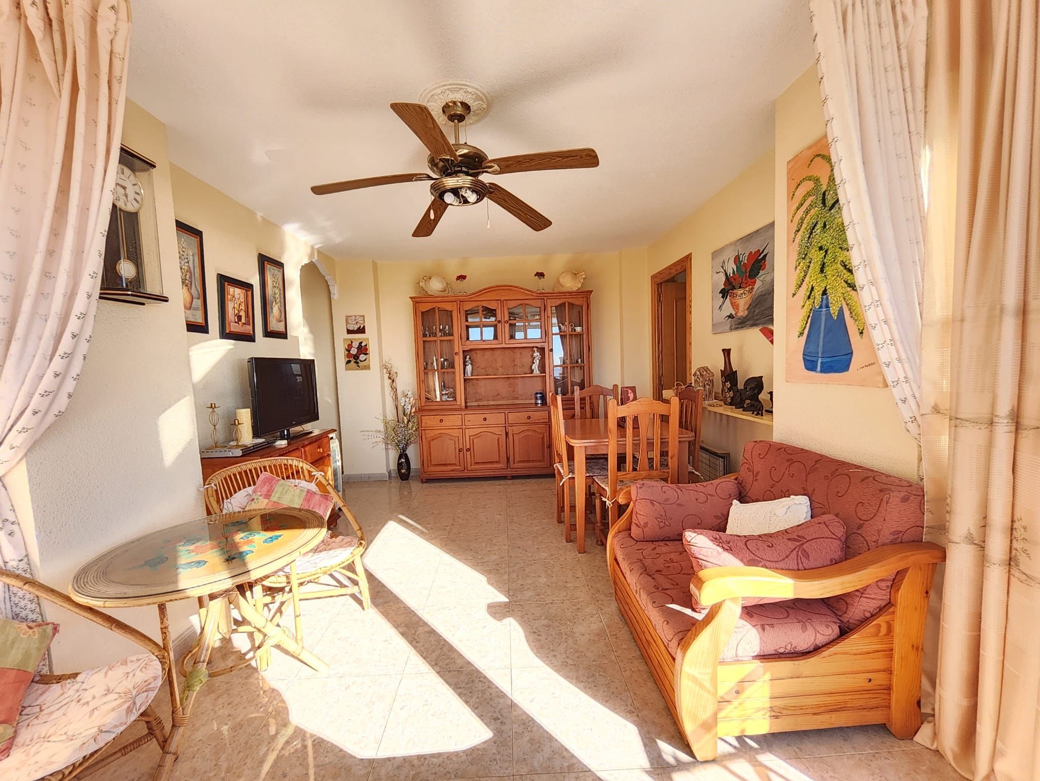 Sala d'estar de Apartament en venda en Benidorm amb Piscina, Moblat i Piscina comunitària