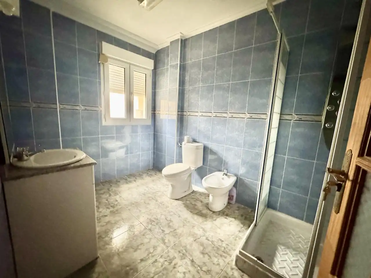 Bany de Edifici en venda en Candeleda