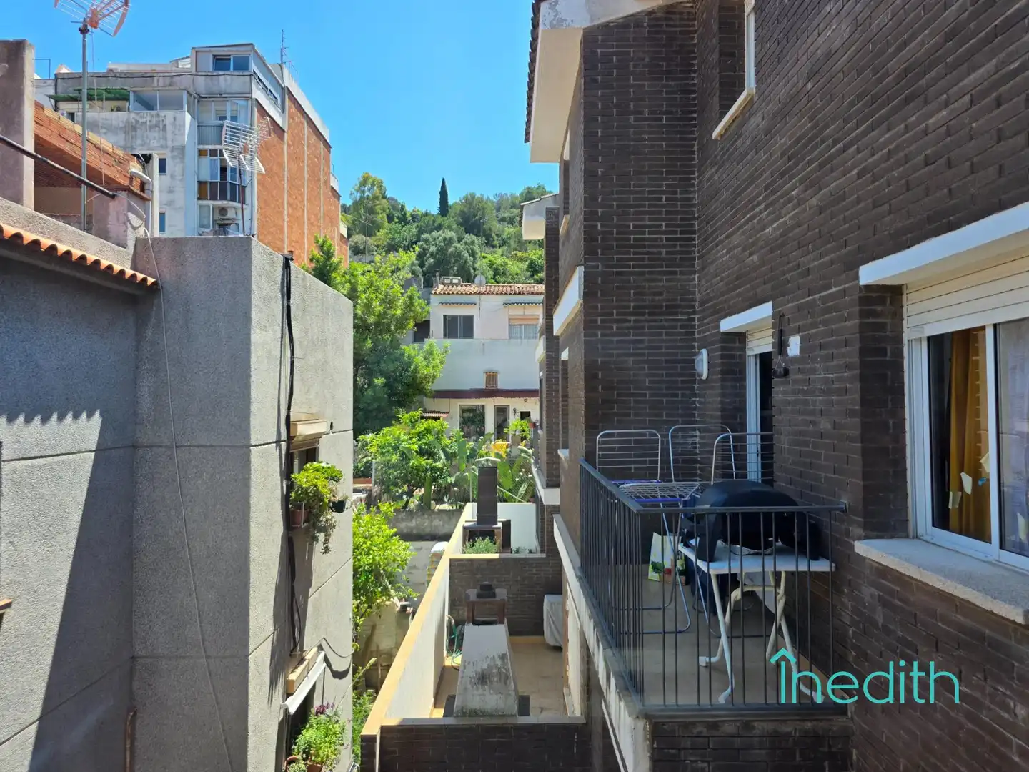 Vista exterior de Casa o xalet en venda en Barcelona amb Aire condicionat, Calefacció i Terrassa