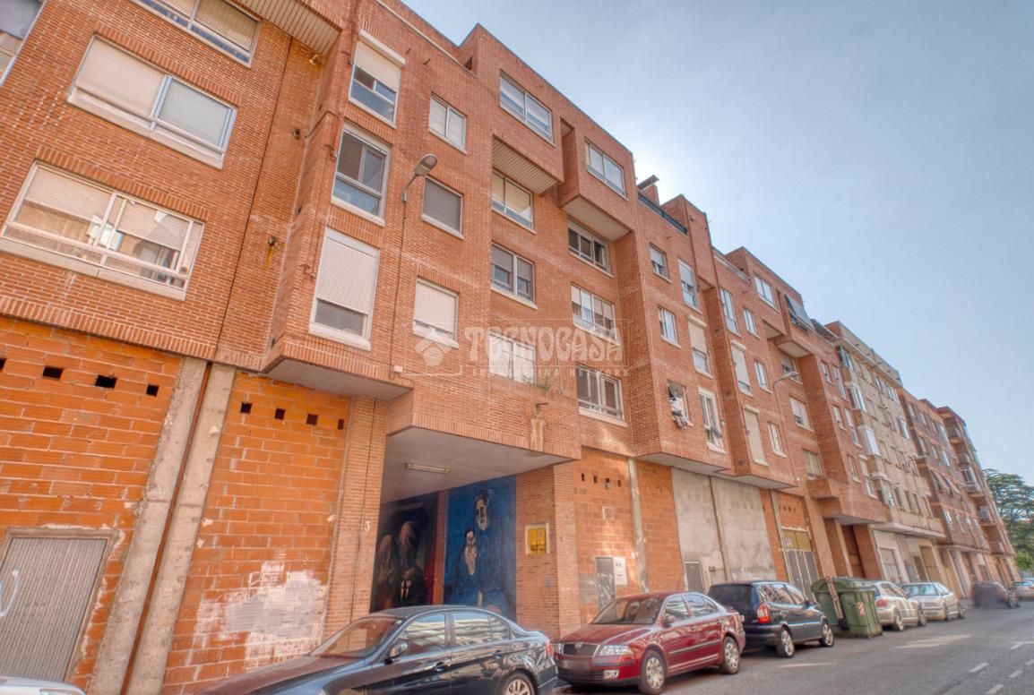 Exterior view of Flat for sale in Palencia Capital  with Heating, Parquet flooring and Storage room