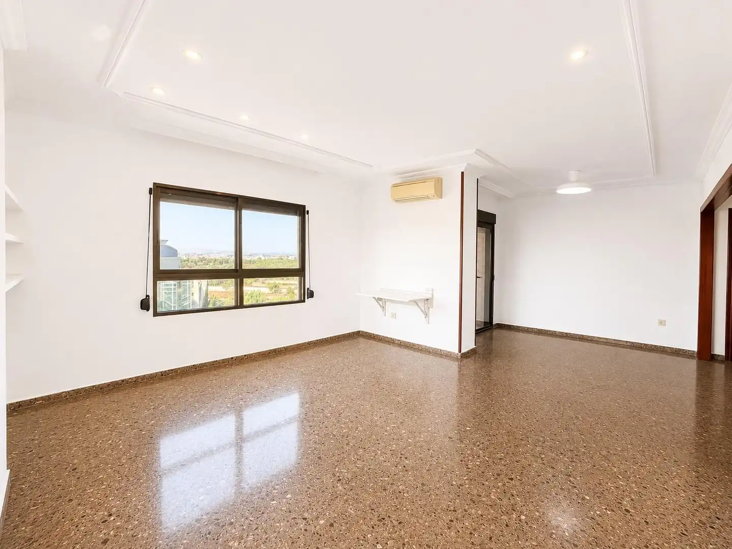 Living room of Flat for rent in Paterna  with Balcony