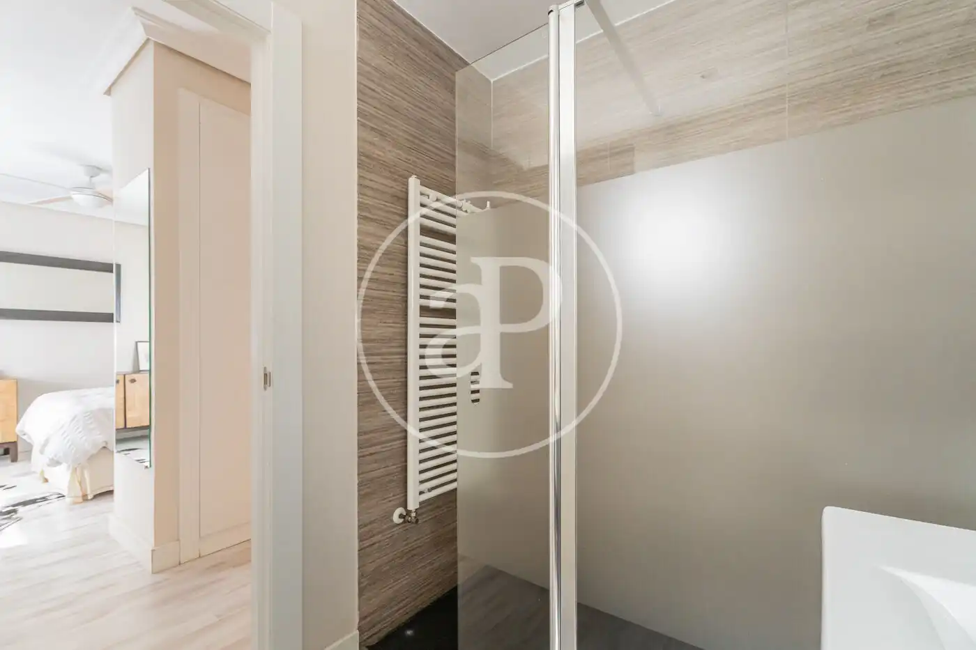 Badezimmer von Wohnung zum Verkauf in Madrid mit Klimaanlage, Heizung und Privatgarten