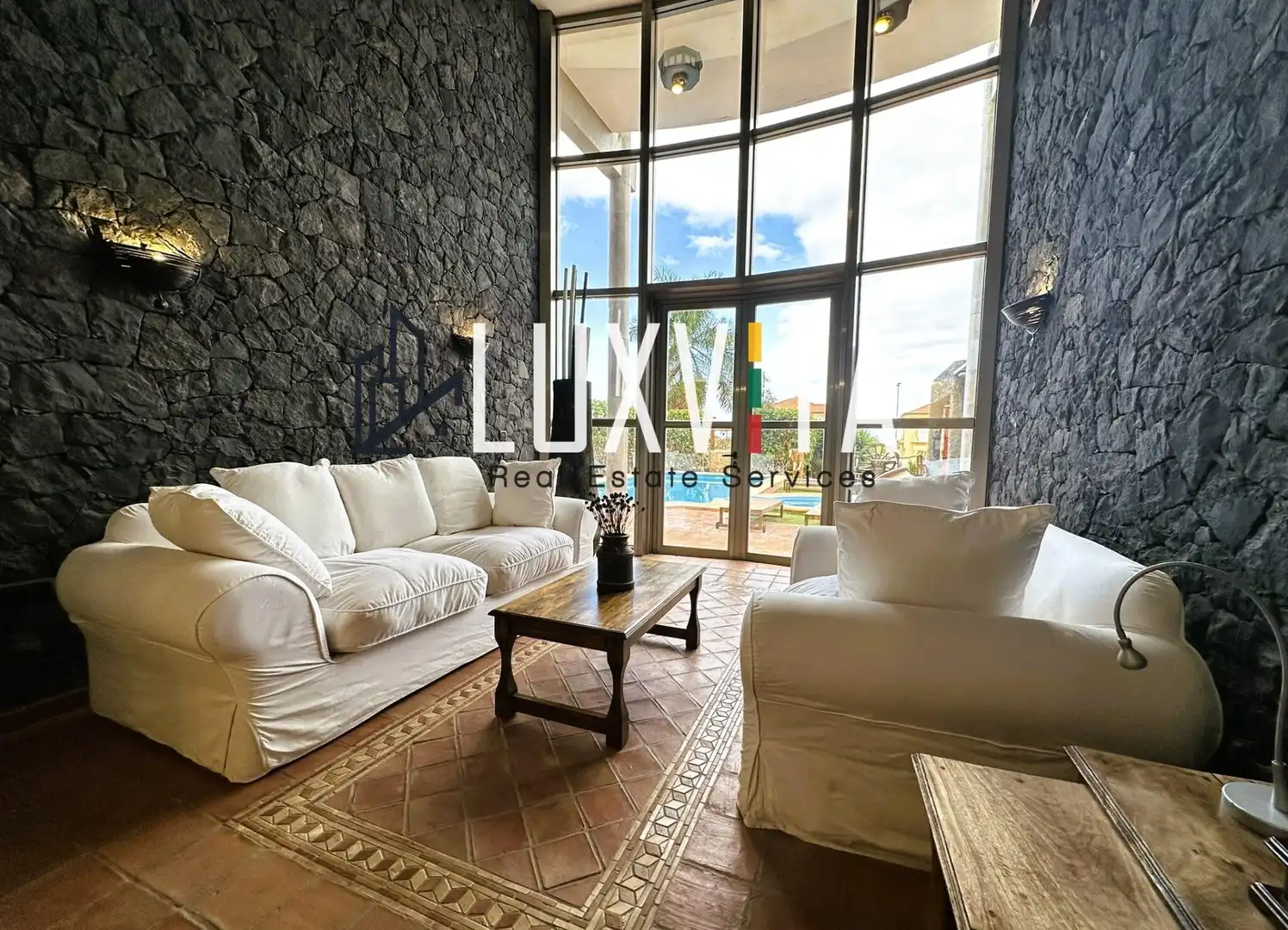 Sala d'estar de Casa o xalet en venda en Adeje amb Aire condicionat, Calefacció i Jardí privat