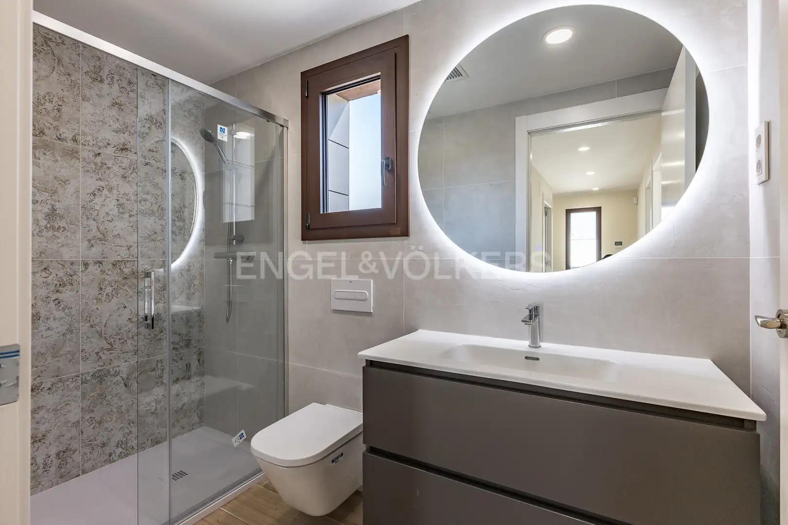 Bathroom of Houses for rent in Sant Esteve Sesrovires  with Air Conditioner, Heating and Private garden