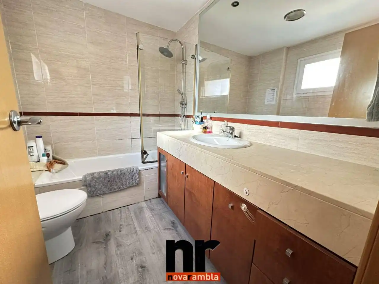Badezimmer von Wohnung zum Verkauf in Ripollet mit Klimaanlage, Heizung und Parkett