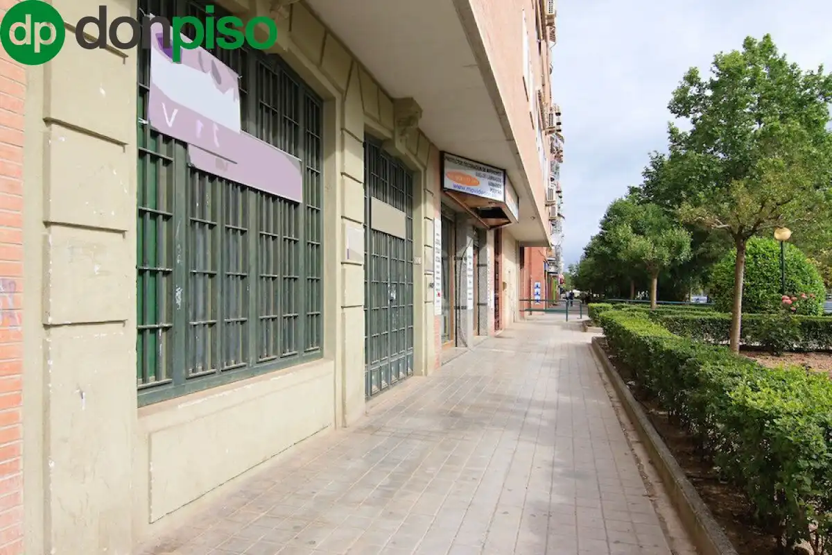 Vista exterior de Local en venta en Granada con Amueblado
