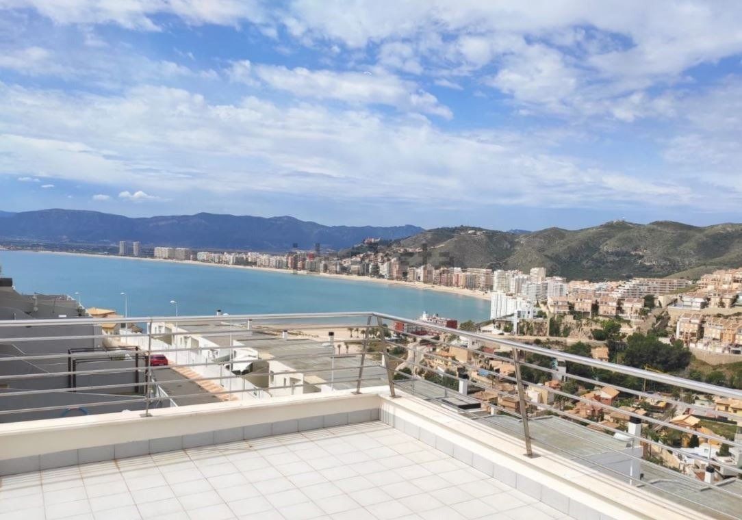 Vista exterior de Casa adosada en venda en Cullera amb Aire condicionat, Jardí privat i Terrassa