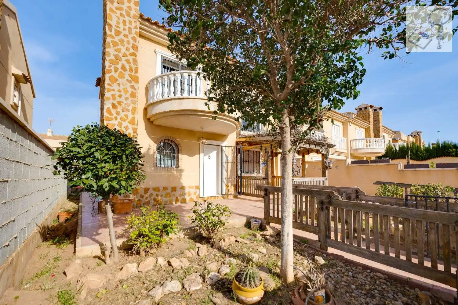 Vista exterior de Casa o chalet en venta en Torrevieja con Terraza y Piscina