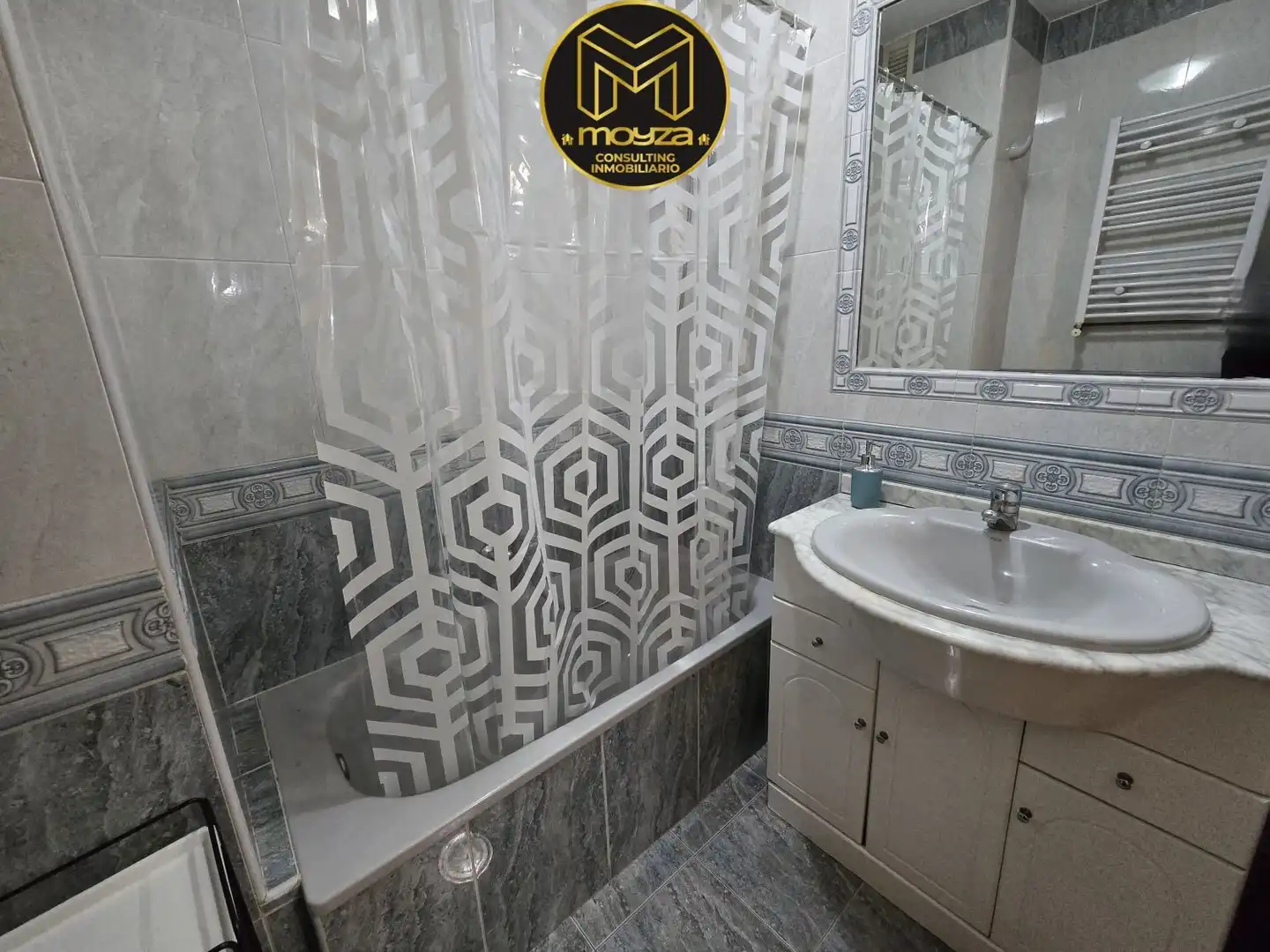 Badezimmer von Wohnung zur Miete in Jaén mit Klimaanlage, Heizung und Balkon