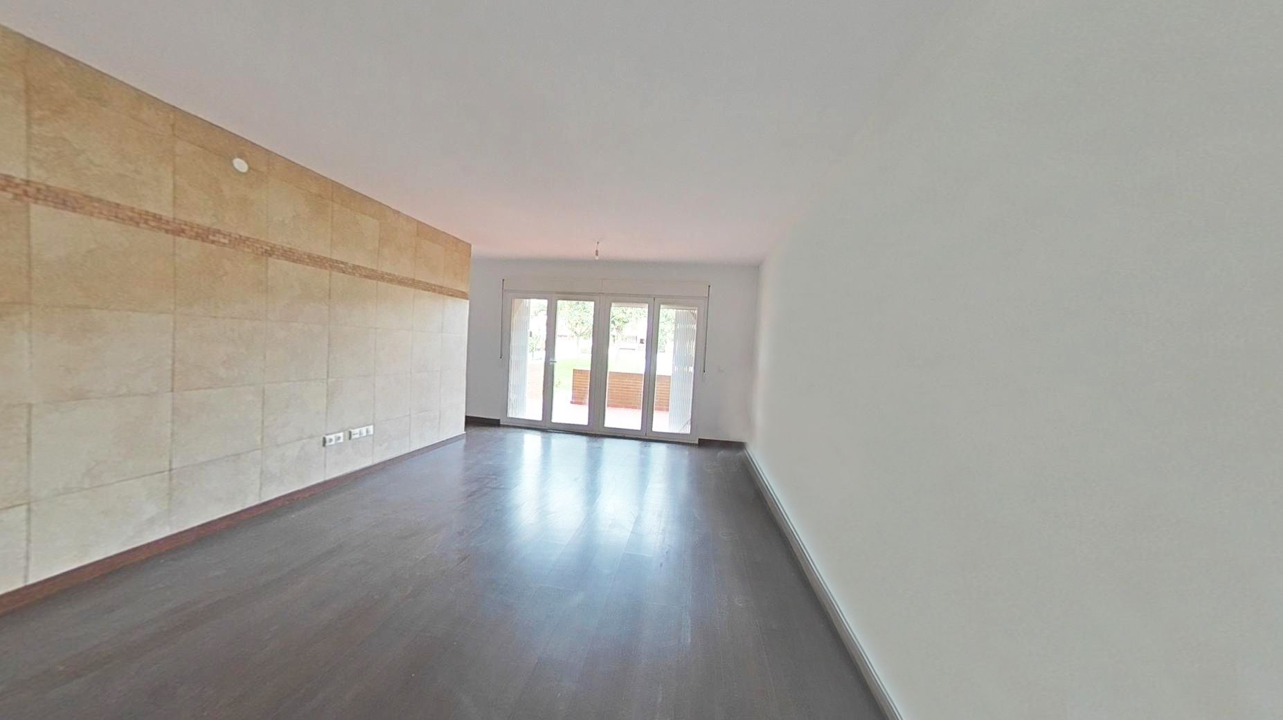 Single-family semi-detached for sale in C/ L´Isle D´Abeau, Parque Lo Torrent