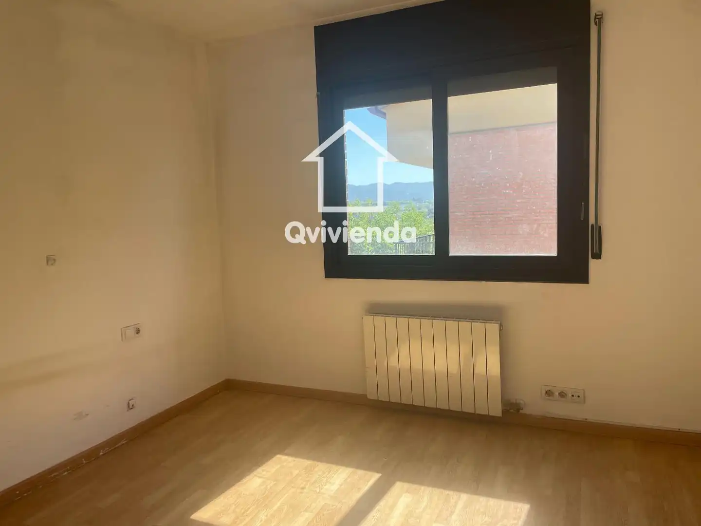 Habitación de Casa adosada en venta en Montmeló con Calefacción